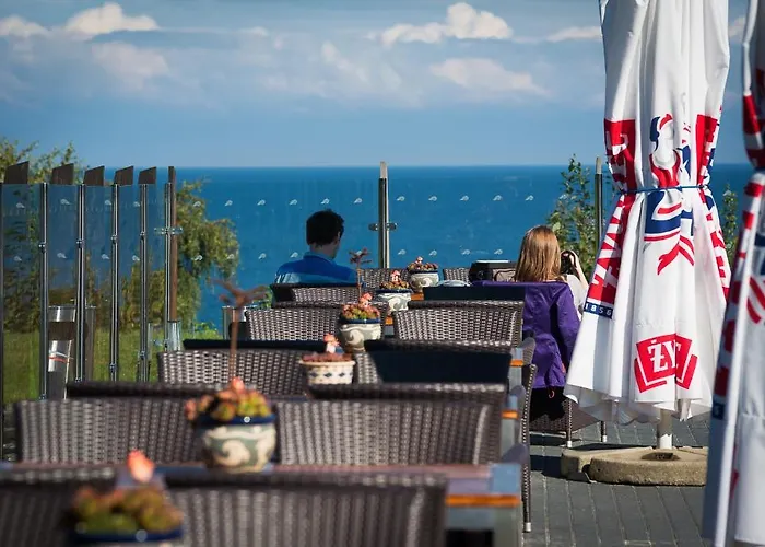 Faleza - Z Widokiem Na Morze 3*